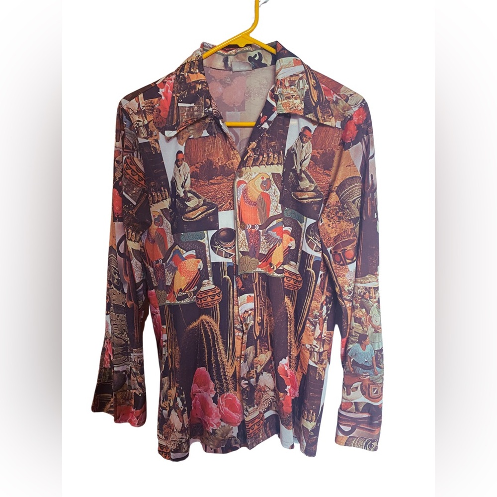 Beautiful desert 1970s or 80s button up blouse with amazing collar